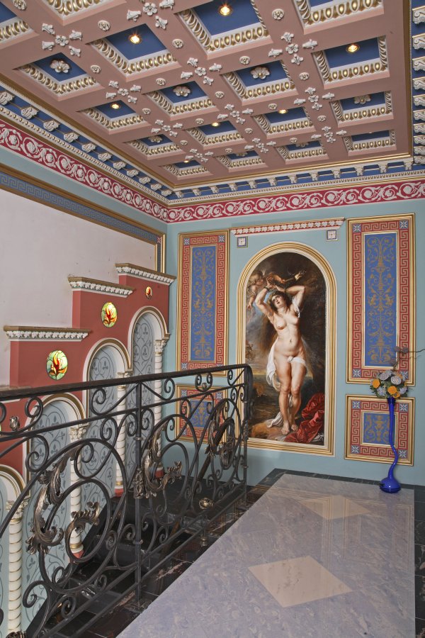 Perspective of the hall with paintings